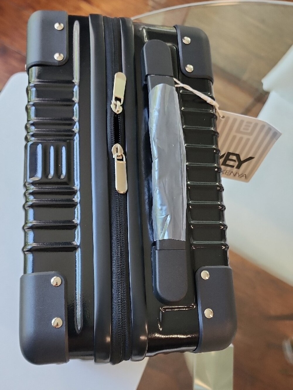 Black Women's Hard-Shell Toiletry Case - Picture 4 of 10